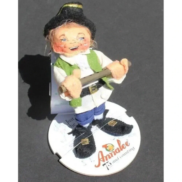 New Annalee 5" Pilgrim Colonial Flute Doll Boy Statue Independence Day - Picture 2 of 4